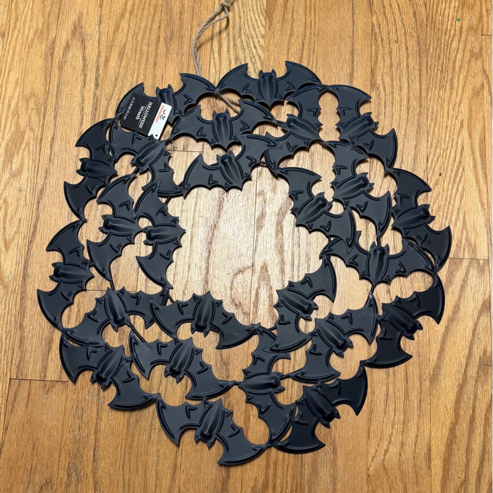 Black Bat Metal Halloween Wreath - NWOT